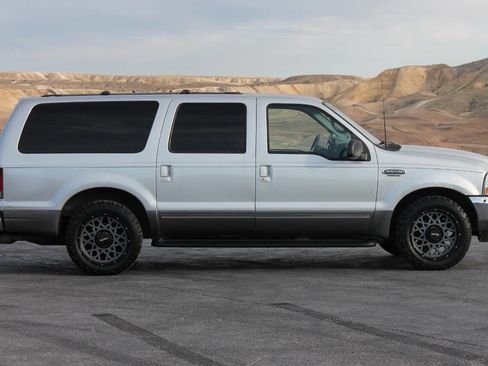 Used 2001 Ford Excursion XLT image 9