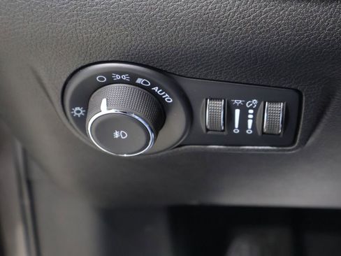 Certified 2022 Jeep Compass Limited w/ Sun and Sound Group image 33