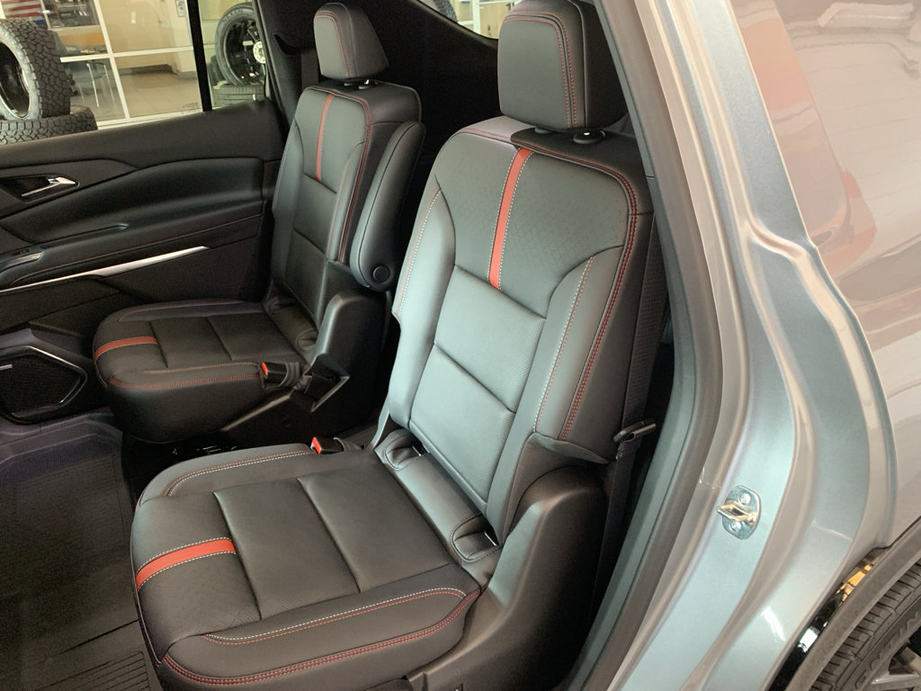 New 2026 Chevrolet Traverse RS w/ LPO, Floor Liner Package FWD image 15