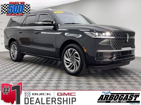 Used 2025 Lincoln Navigator L Reserve AWD/4WD image 1