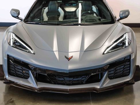 Used 2025 Chevrolet Corvette Z06 RWD image 4