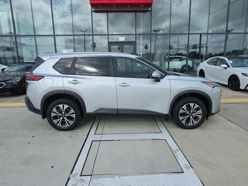 Used 2023 Nissan Rogue SV FWD image 3