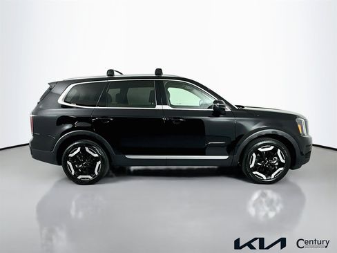 Used 2024 Kia Telluride EX w/ EX Captain's Chair Package image 4