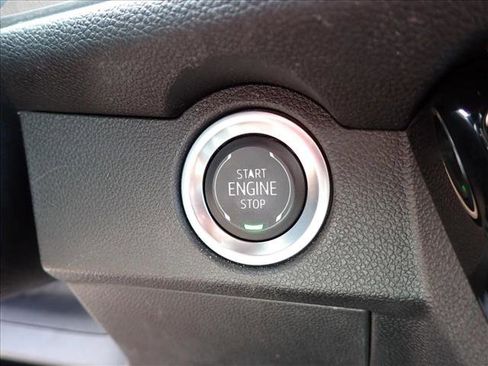 Used 2025 Chevrolet Traverse LT AWD/4WD image 19