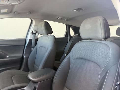 Used 2019 Hyundai Elantra GT image 20