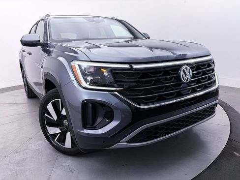 Used 2024 Volkswagen Atlas Cross Sport SE AWD/4WD image 3