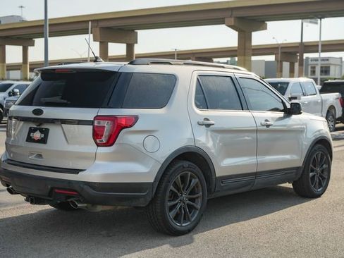 Used 2018 Ford Explorer XLT w/ Equipment Group 202A image 7