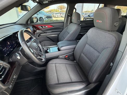 Used 2024 Chevrolet Traverse Z71 image 25