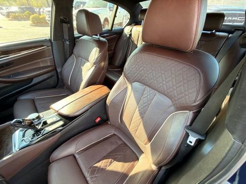 Used 2018 BMW M550i xDrive image 8