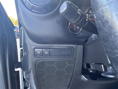 Used 2015 Jeep Wrangler Unlimited Rubicon w/ Connectivity Group image 16