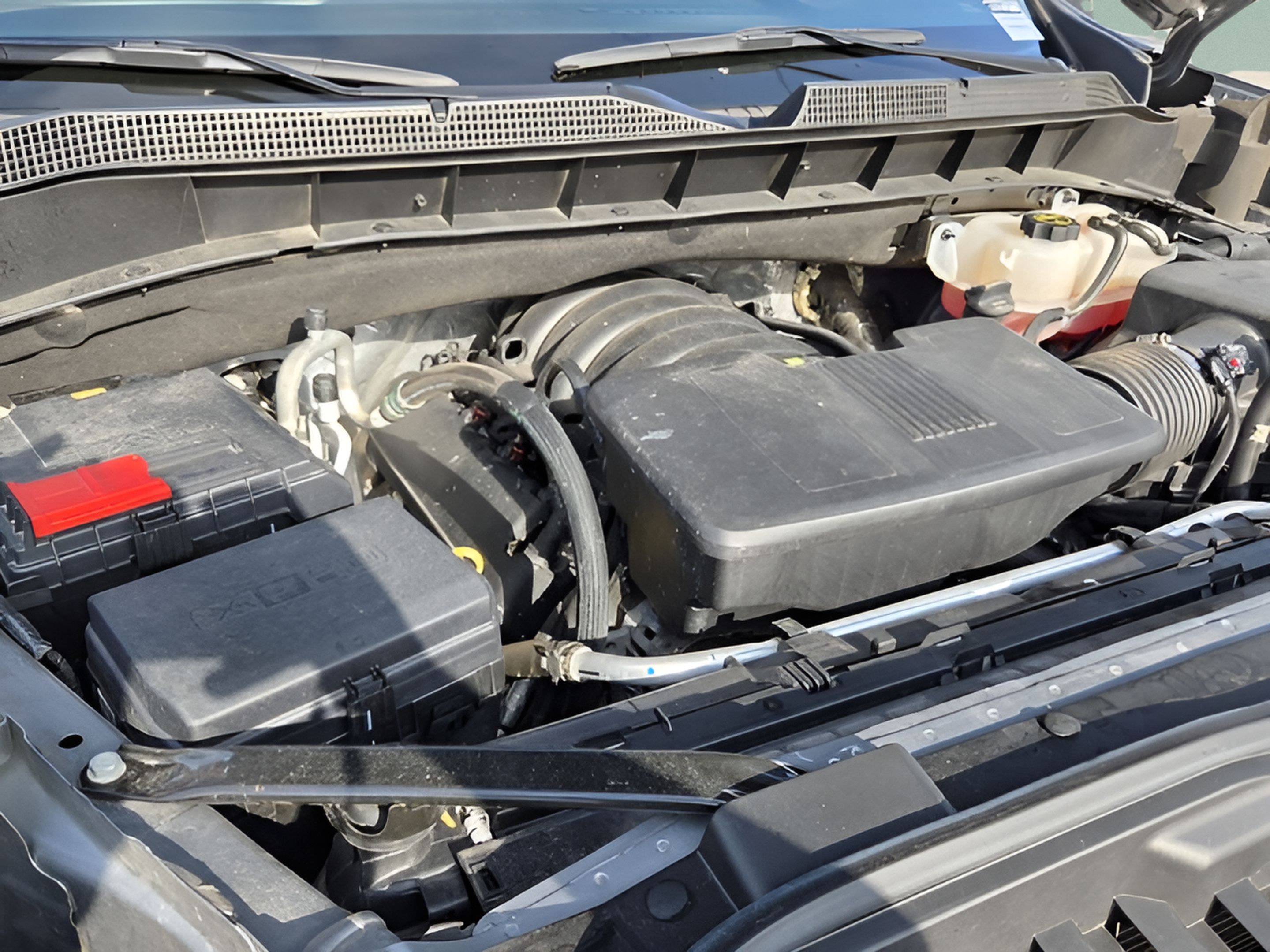 Used 2025 Chevrolet Silverado 1500 LT AWD/4WD image 17