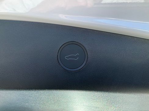 Used 2023 Tesla Model 3 Standard Range image 11