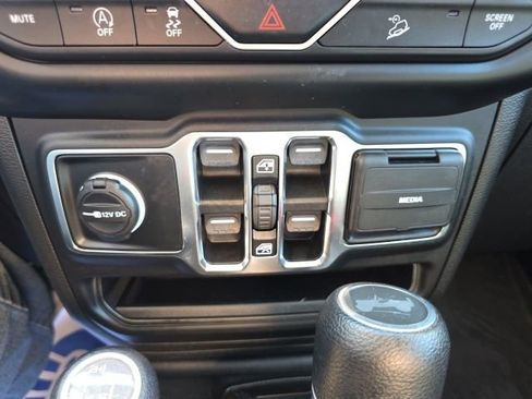 Used 2021 Jeep Wrangler Unlimited Sport AWD/4WD image 18