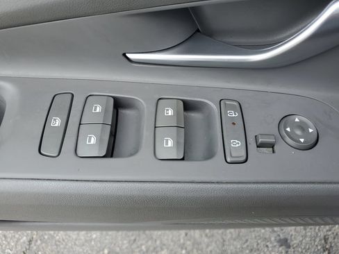Used 2025 Hyundai Elantra SE FWD image 19