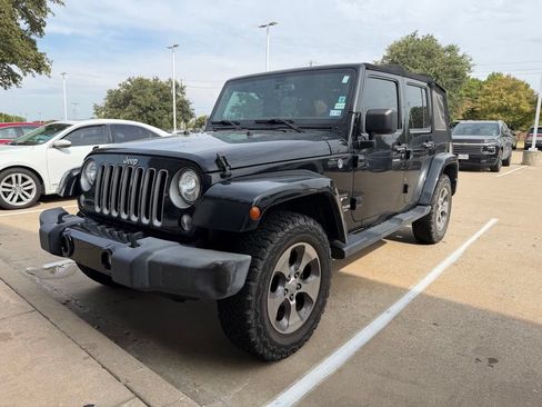 Used 2017 Jeep Wrangler Unlimited Sahara w/ Max Tow Package AWD/4WD image 2
