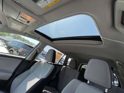Used 2017 Toyota RAV4 XLE AWD/4WD image 19