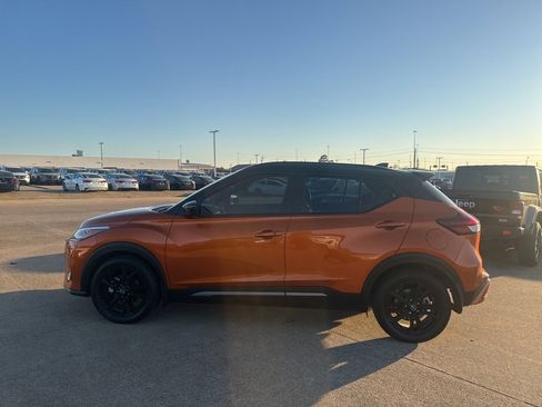 Certified 2023 Nissan Kicks SR w/ SR Premium Package image 4