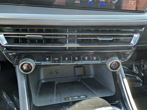 Used 2025 Chevrolet Traverse LT image 30