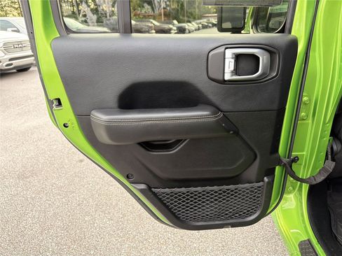 Used 2019 Jeep Wrangler Unlimited Sahara AWD/4WD image 21