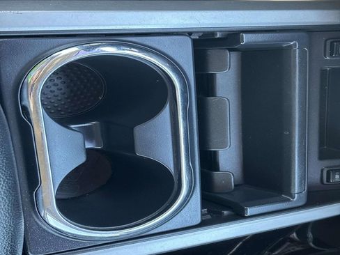 Used 2020 Nissan Titan SL image 17