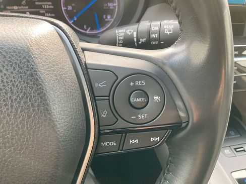 Used 2021 Toyota Venza Limited image 28