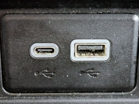 Used 2023 Chevrolet Suburban Premier image 23