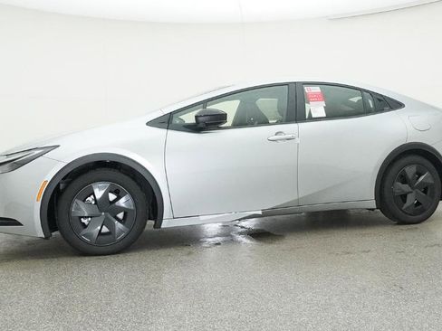 New 2025 Toyota Prius Plug-In Hybrid image 7