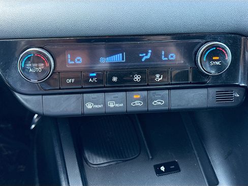 Used 2025 Hyundai Elantra Sport image 32