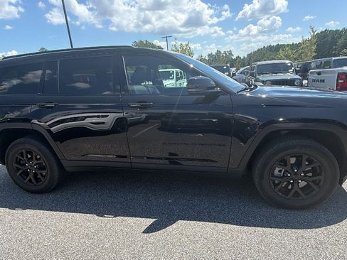 Used 2025 Jeep Grand Cherokee L Altitude AWD/4WD image 7