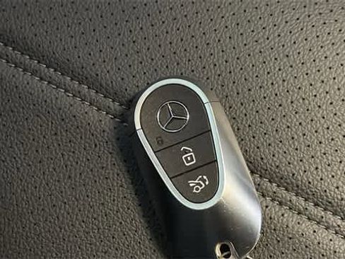 Used 2025 Mercedes-Benz GLC 300 4MATIC image 49