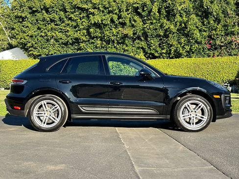 Used 2025 Porsche Macan image 9