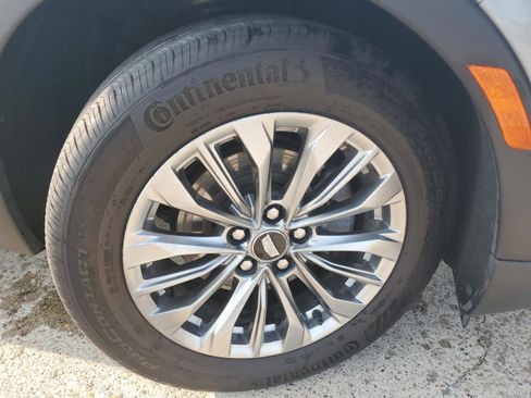 Used 2024 Cadillac XT4 Premium Luxury image 8