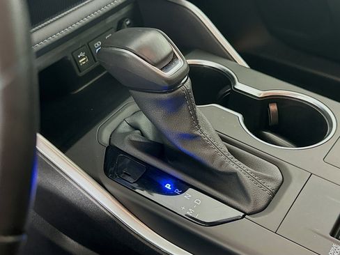 Used 2025 Toyota Highlander LE image 25