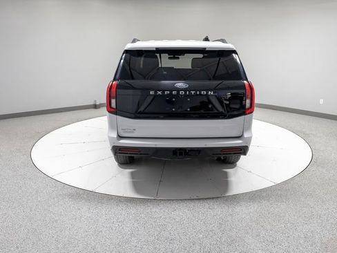 Used 2025 Ford Expedition Active image 34