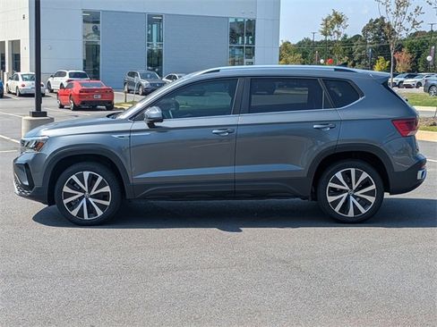 Used 2024 Volkswagen Taos SE image 7