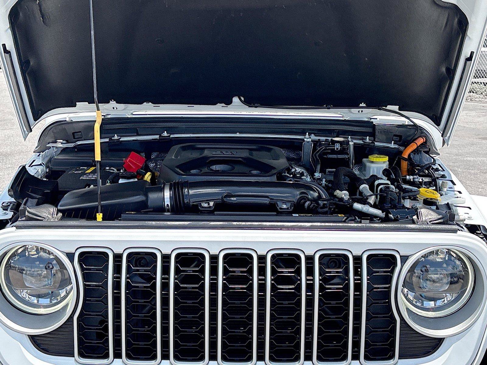 Used 2024 Jeep Wrangler Unlimited Sahara AWD/4WD image 29