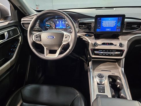 Used 2023 Ford Explorer XLT w/ Equipment Group 202A RWD image 9