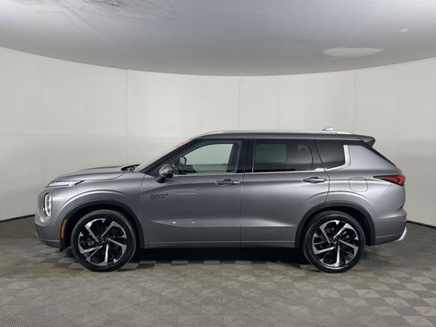 Used 2023 Mitsubishi Outlander SEL image 3