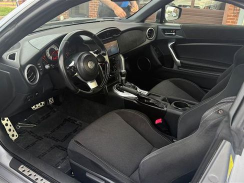 Used 2017 Toyota 86 image 15