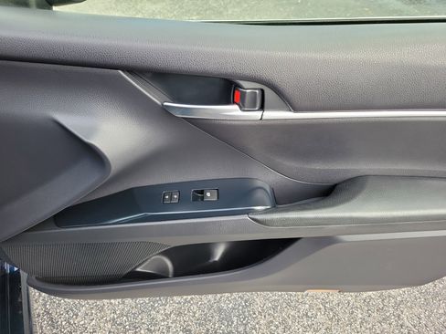 Used 2018 Toyota Camry SE w/ Convenience Package image 10