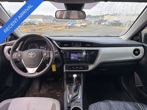 Used 2017 Toyota Corolla L image 10
