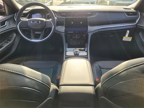 New 2025 Jeep Grand Cherokee Limited w/ Luxury Tech Group II image 13