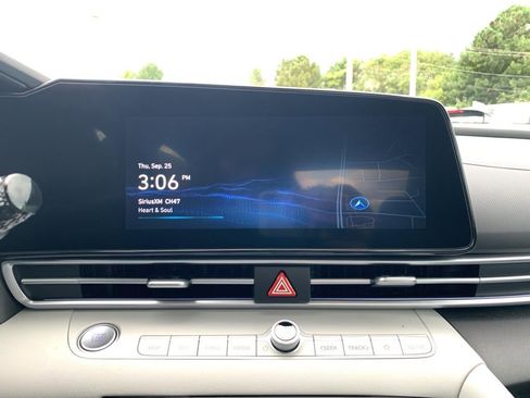 New 2025 Hyundai Elantra Limited image 42