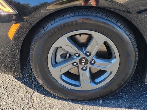 Used 2021 Kia K5 LX image 8