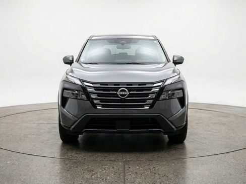 Used 2025 Nissan Rogue SV image 2