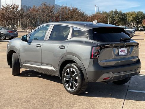 Used 2025 Nissan Kicks SV image 7