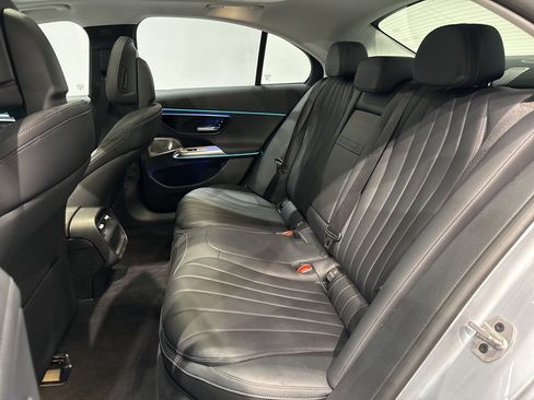 Used 2024 Mercedes-Benz E 350 4MATIC Sedan w/ Airmatic Package image 34