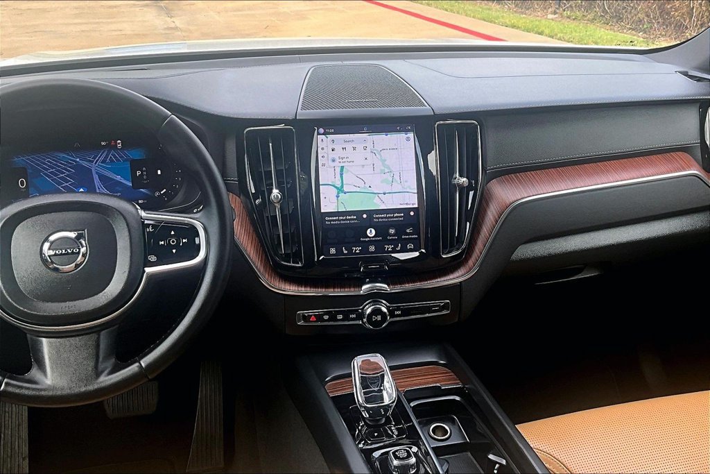 Certified 2024 Volvo XC60 B5 Ultimate w/ Protection Package Premier AWD/4WD image 8