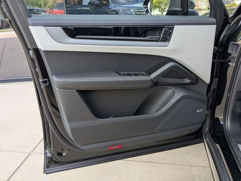 New 2026 Porsche Cayenne S image 13