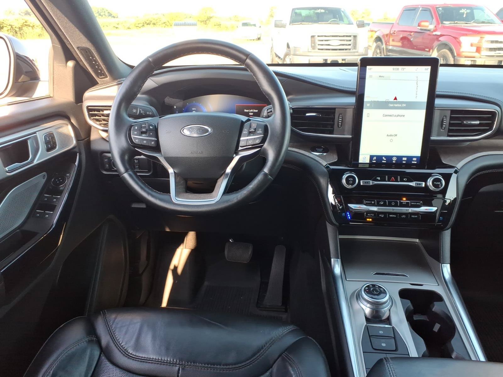 Used 2023 Ford Explorer Platinum w/ Technology Package AWD/4WD image 16